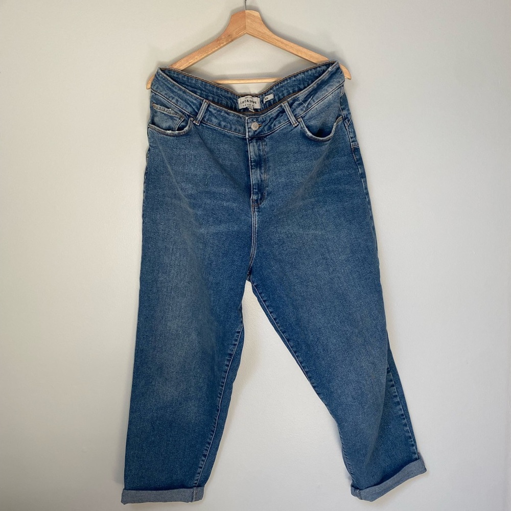 ASOS  mom fit 90’s stonewash jeans